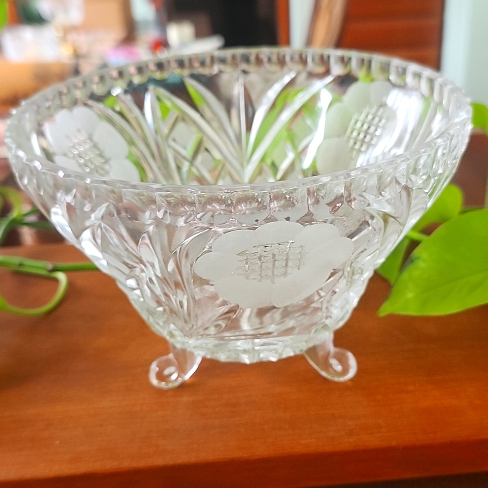 Lead crystal Poppy Design etched serving/candy dish